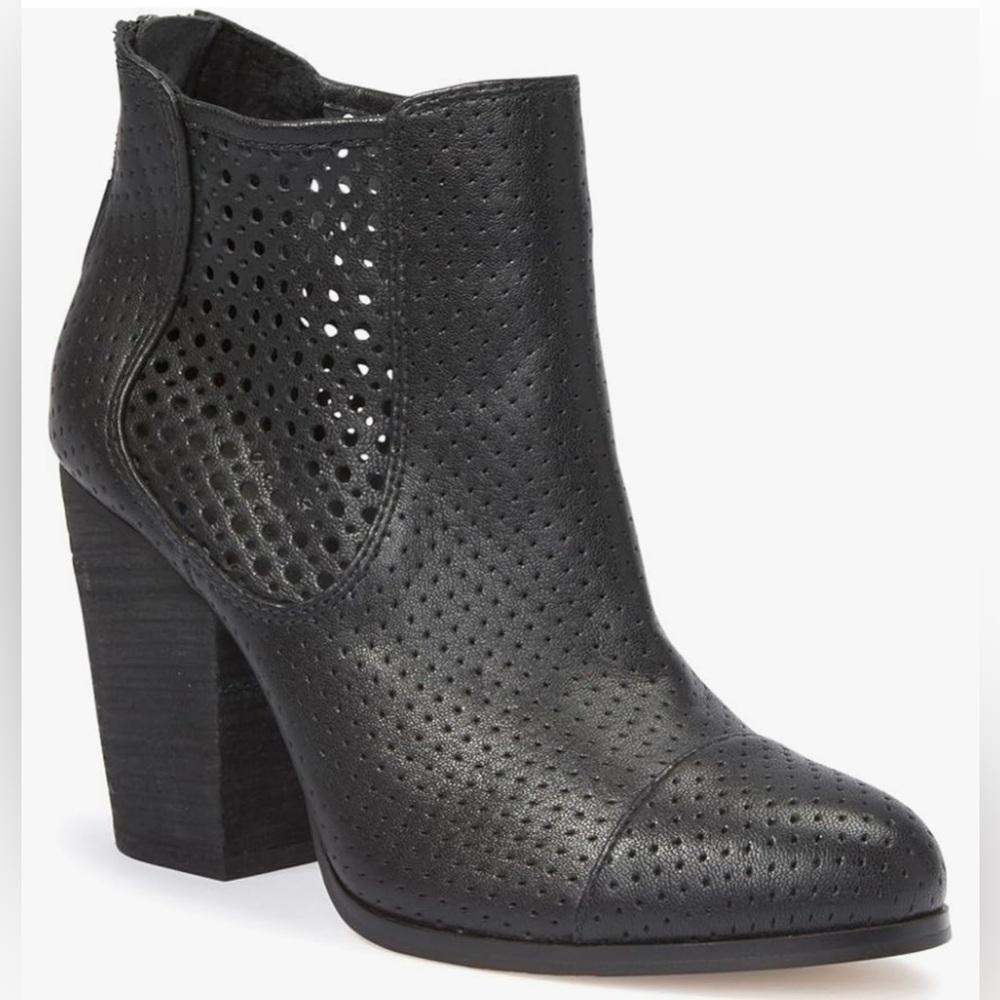 ME TOO Adam Tucker Frankee Leather Booties Women’s Fashion Boots Black 7.5 M